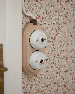 Träram till utanpåliggande strömbrytare - 2 hål obehandlat trä