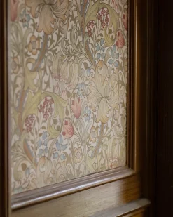 William Morris & Co. Tapet - Golden Lily Twister